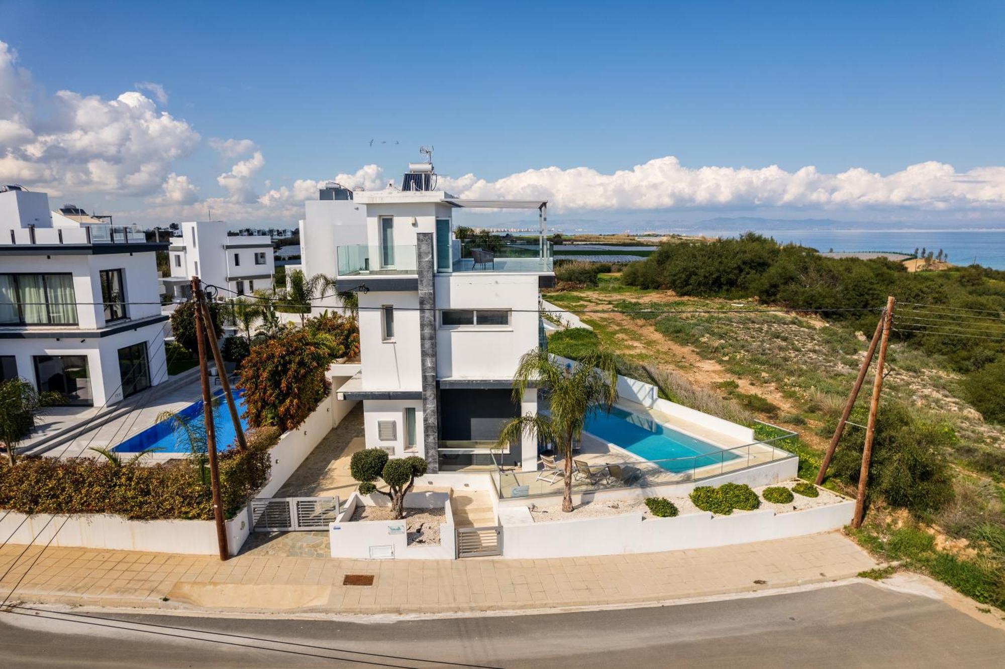 Seaside Luxury Villa พาราลิมนี ภายนอก รูปภาพ