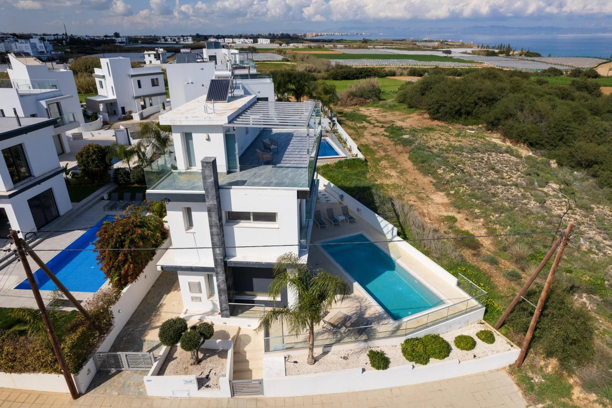 Seaside Luxury Villa พาราลิมนี ภายนอก รูปภาพ