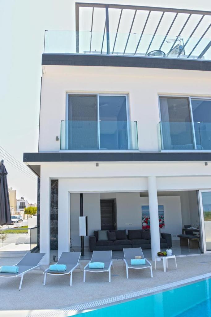 Seaside Luxury Villa พาราลิมนี ภายนอก รูปภาพ